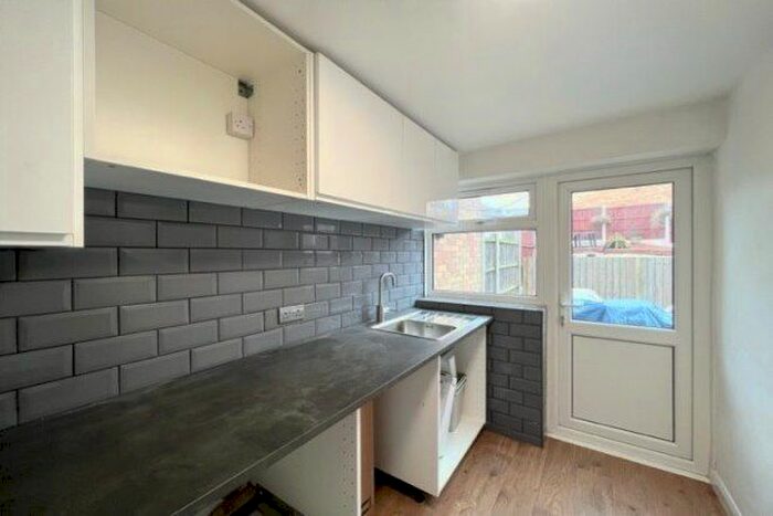 1 Bedroom Maisonette To Rent In Chapel Court, Billericay, CM12