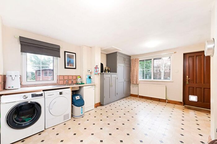 4 Bedroom Detached House For Sale In Norman Avenue, Abingdon, OX14