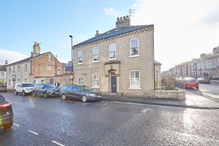 3 Bedroom End Of Terrace House To Rent In Scarcroft Road, York, YO23