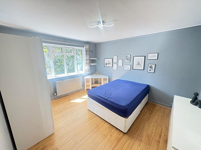 2 Bedroom Apartment To Rent In Welbeck Close, London, N12