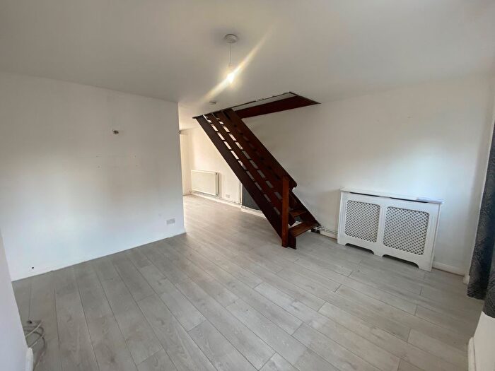 2 Bedroom Property To Rent In London Road, Grays, RM20