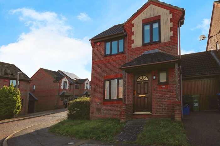 3 Bedroom Detached House For Sale In Sweetlands Corner, Milton Keynes, MK7