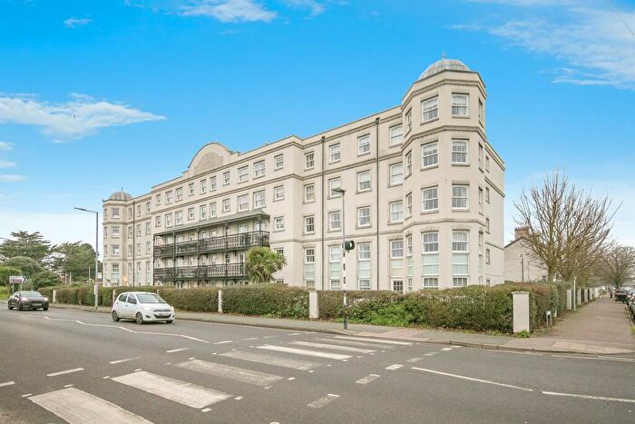 2 Bedroom Flat For Sale In Marine Parade West, Clacton-On-Sea, CO15