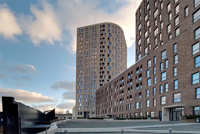 2 Bedroom Apartment To Rent In Roosevelt Tower, Williamsburg Plaza, E14