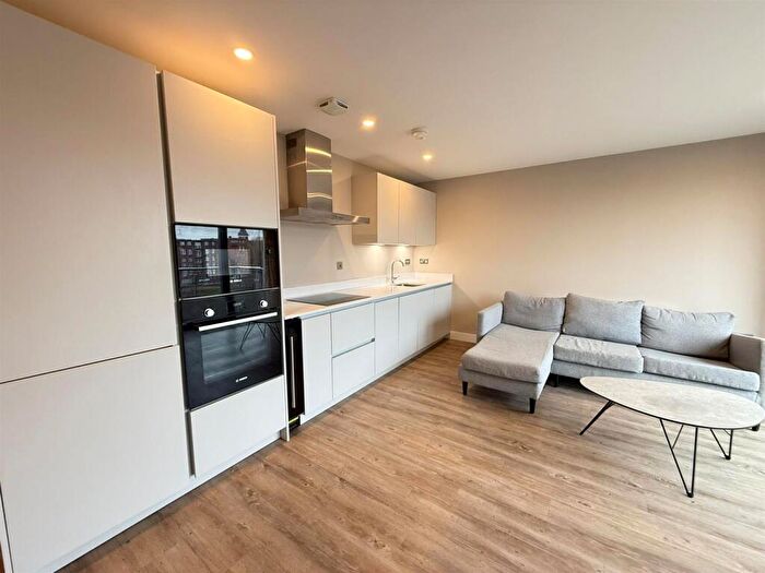 1 Bedroom Apartment To Rent In Third Floor, The Glass House, HU1