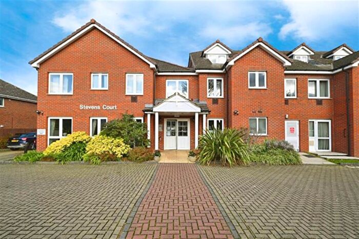 2 Bedroom Flat To Rent In Stevens Court -, Reading Road, RG41