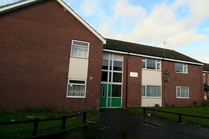 2 Bedroom Flat To Rent In Richmond Court, Ellesmere Port, Cheshire., CH65