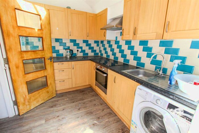 4 Bedroom Flat To Rent In West Green Road, Tottenham, London, N15
