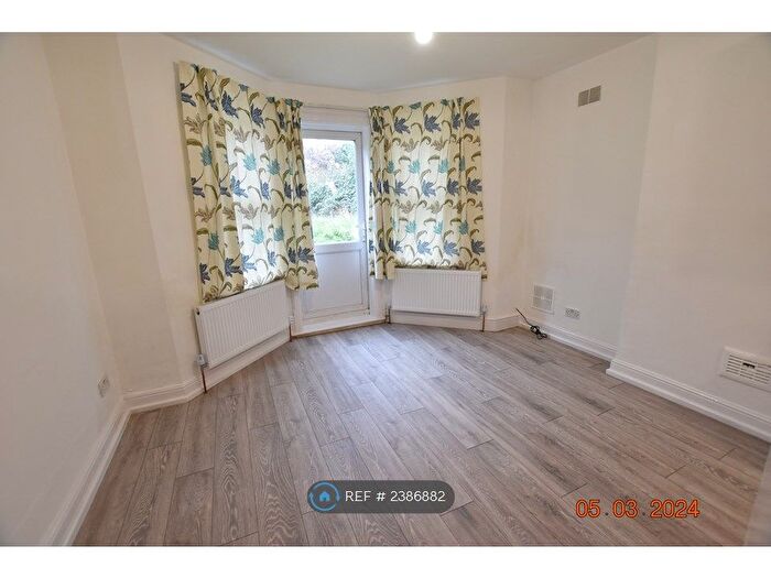 1 Bedroom Flat To Rent In Crescent Road, Luton, LU2