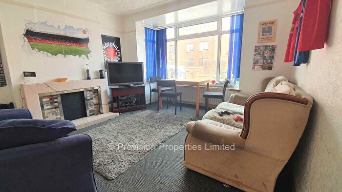 3 Bedroom Terraced House To Rent In Hessle Avenue, Hyde Park, Leeds, LS6