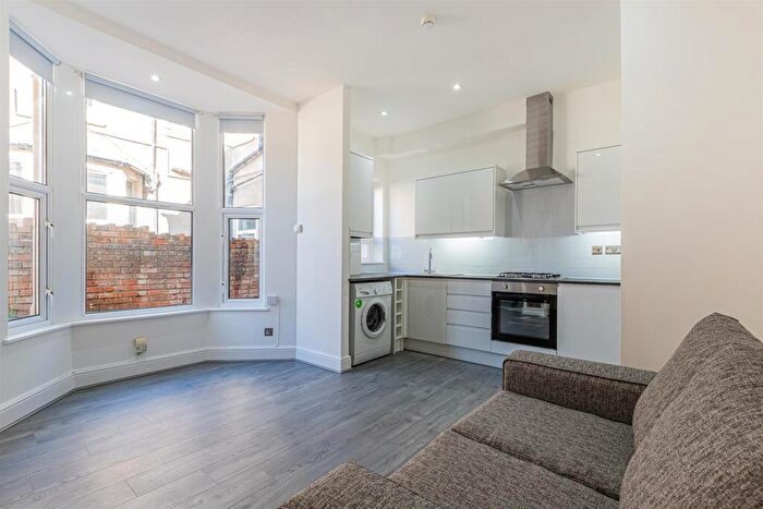 1 Bedroom Flat To Rent In Connaught Road, Roath, CF24