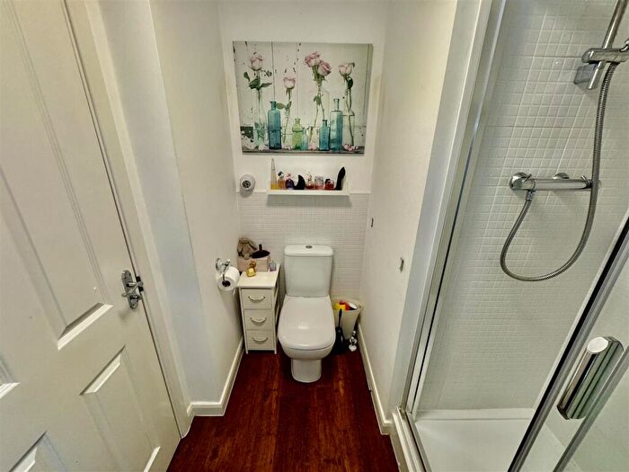 4 Bedroom Detached House For Sale In Main Road, Higher Kinnerton, CH4