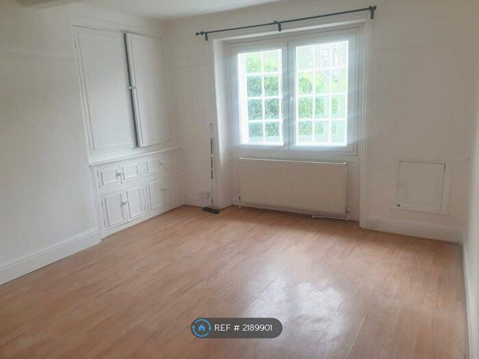 2 Bedroom End Of Terrace House To Rent In Highgate, Bradford, BD9