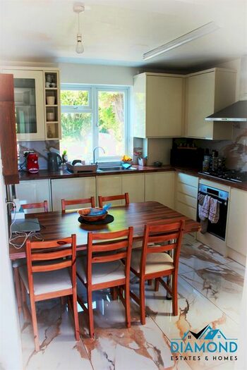 3 Bedroom Semi-Detached House To Rent In Barns Road, Oxford, OX4