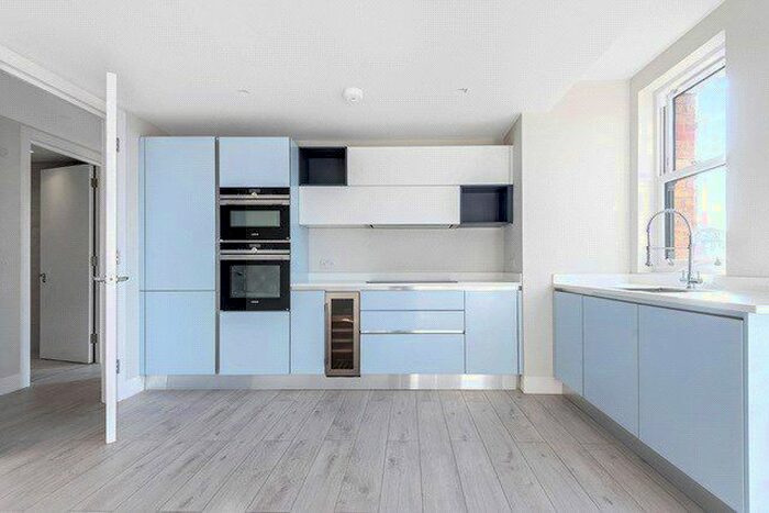 2 Bedroom Flat To Rent In Lordship Lane, East Dulwich, London, SE22