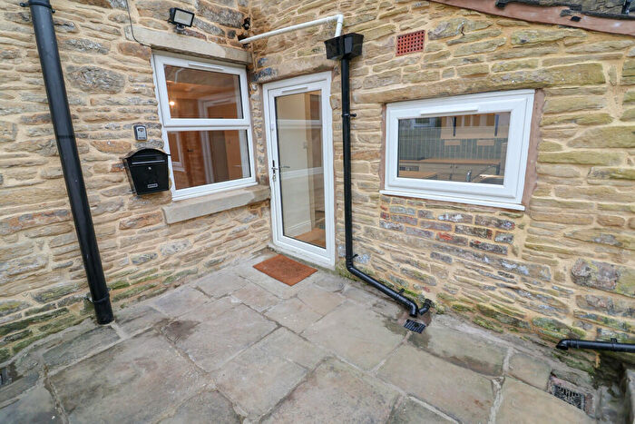 2 Bedroom Terraced House To Rent In High Street West, Glossop, SK13