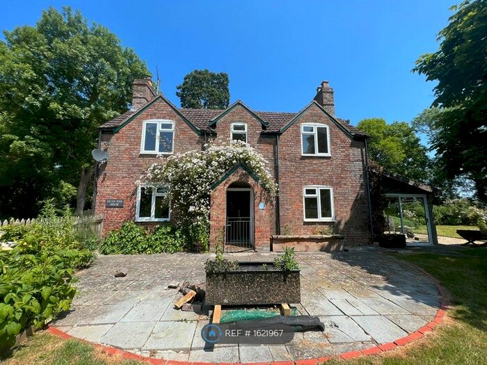 3 Bedroom Detached House To Rent In Decoy Pool House, Purton, Berkeley, GL13