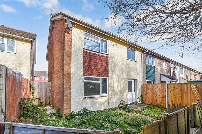 3 Bedroom End Terrace House For Sale In Speldhurst Close, Ashford, Kent, TN23