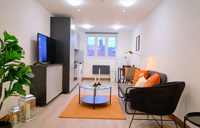 1 Bedroom Studio To Rent In Woodstock Rd, London, NW11
