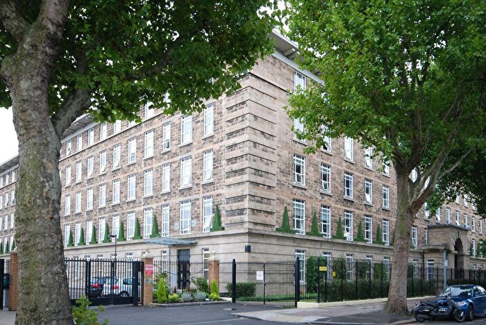 2 Bedroom Flat To Rent In Bromyard House, Acton, London, W3