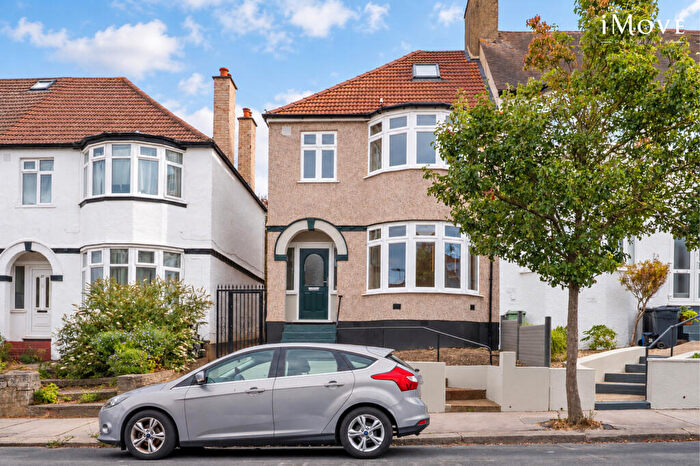 4 Bedroom End Of Terrace House For Sale In Grangecliffe Gardens, London, SE25