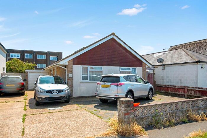3 Bedroom Detached Bungalow To Rent In Rowe Avenue, Peacehaven, Brighton, BN10