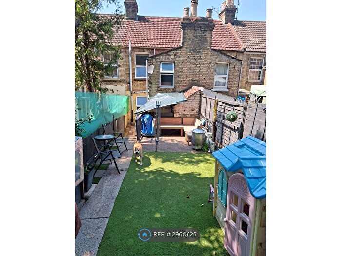 2 Bedroom Terraced House To Rent In Luton Road, Chatham, ME4