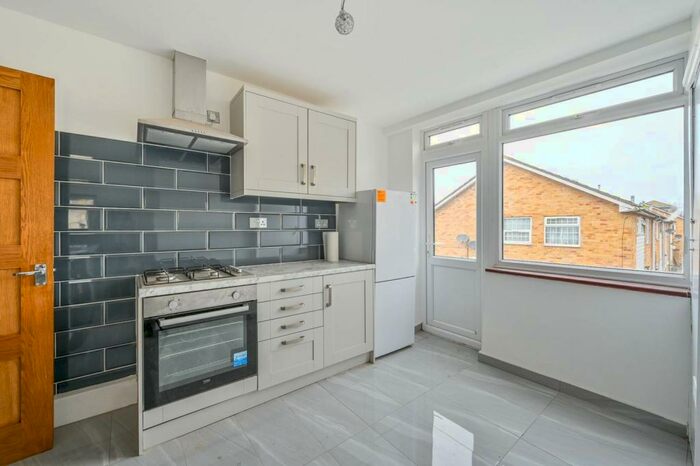 2 Bedroom Flat To Rent In Church Road, Manor Park, London, E12