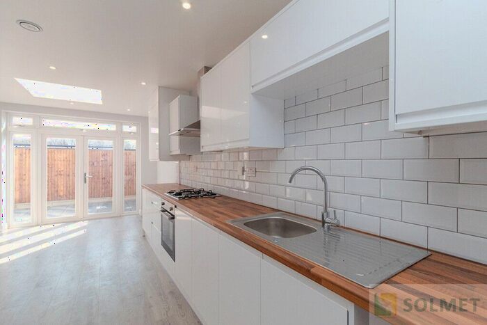 2 Bedroom Flat To Rent In Norwood Road, Southall, London, UB2