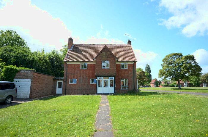 4 Bedroom Detached House To Rent In Buttenshaw Avenue, Arborfield, Reading, RG2