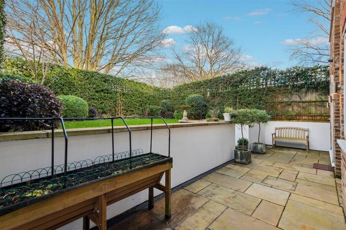 2 Bedroom Flat To Rent In Southfield Road, London, W4