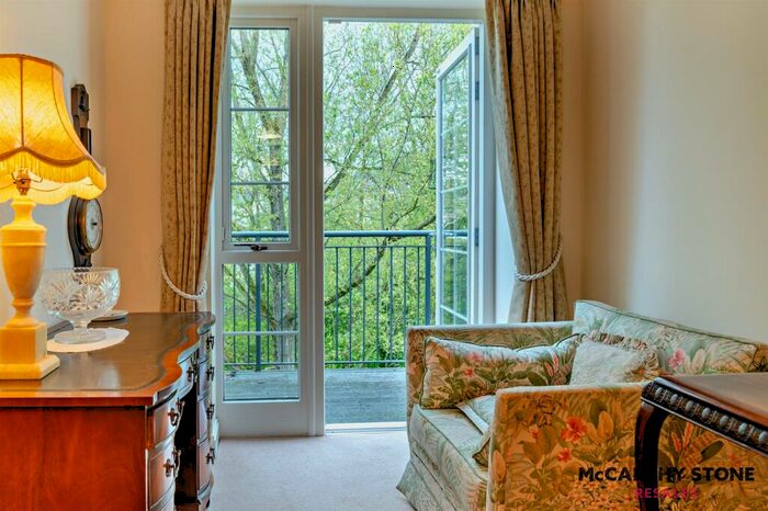 1 Bedroom Apartment For Sale In Lambrook Court, Gloucester Road, Larkhall, Bath, BA1