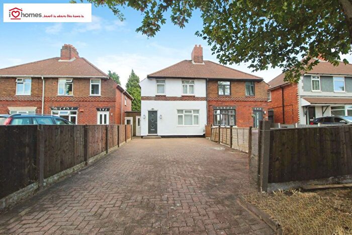3 Bedroom Semi-Detached House For Sale In School Avenue, Brownhills, Walsall, WS8