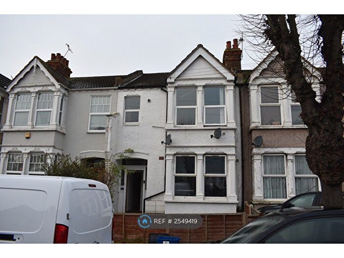 2 Bedroom Flat To Rent In Victoria Road, Southend-On-Sea, SS1
