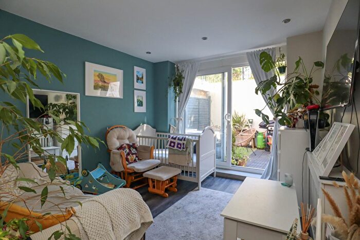 2 Bedroom Flat For Sale In Windmill Road, Croydon, CR0