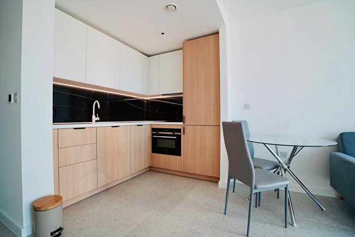 1 Bedroom Flat To Rent In Cendal Crescent, London, E1