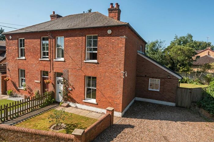 3 Bedroom Cottage To Rent In Lutmans Haven Reading, RG10