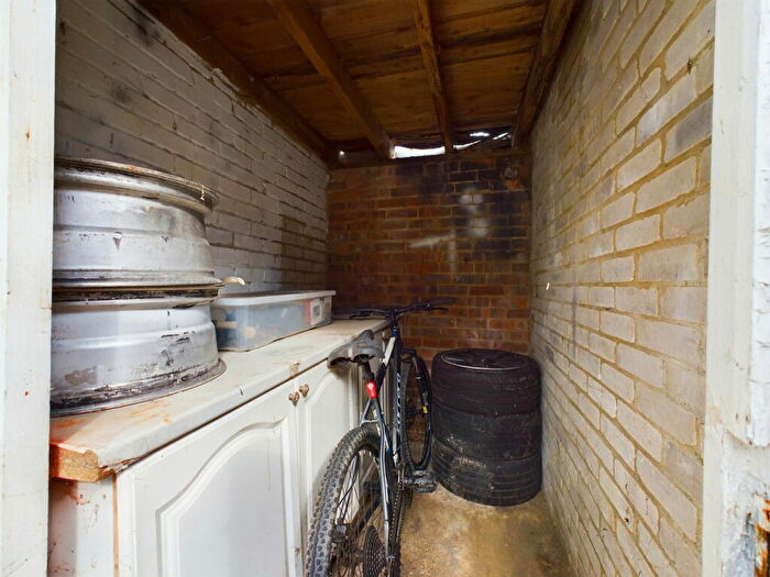 1 Bedroom Flat For Sale In Millfield, Sompting, BN15