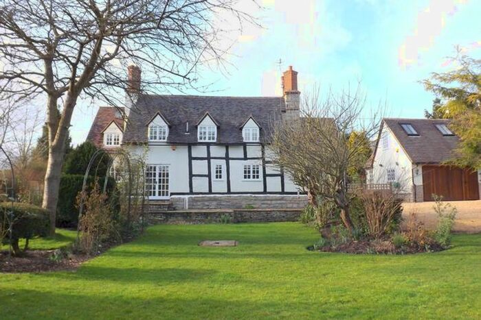 3 Bedroom Flat To Rent In Exhall, Alcester, B49