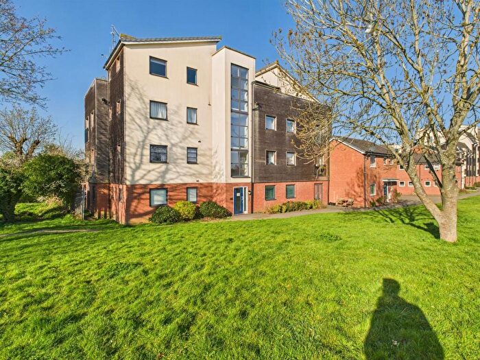 2 Bedroom Flat For Sale In Quercetum Close, Aylesbury, Buckinghamshire, HP19