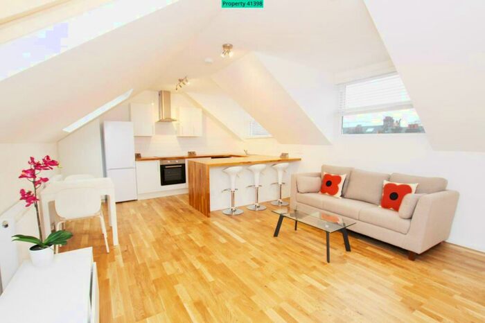 2 Bedroom Flat To Rent In Theatre Street, London, SW11