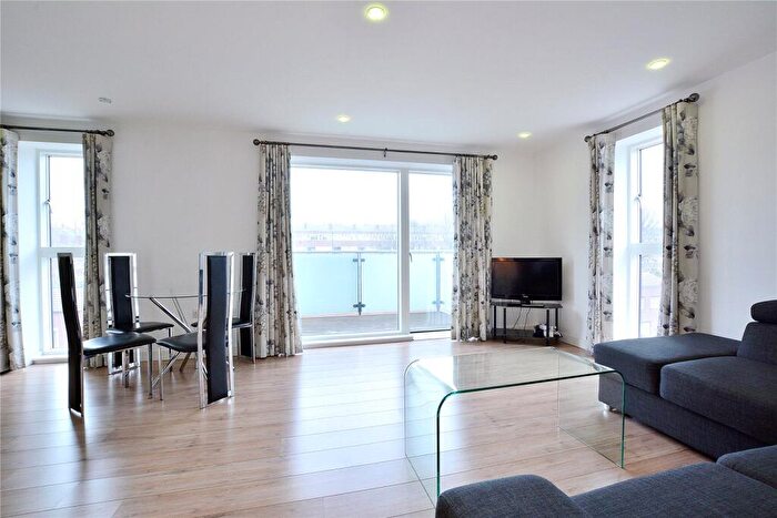 2 Bedroom Flat To Rent In Hester House, London, SE13