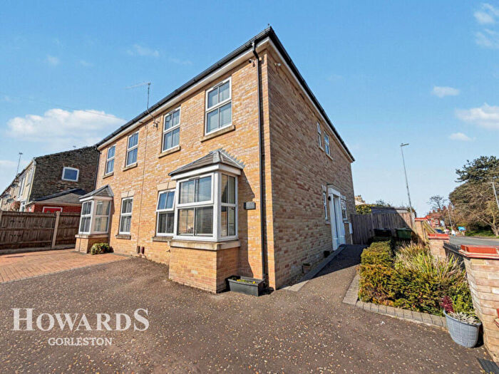 3 Bedroom Semi-Detached House For Sale In Stradbroke Road, Gorleston, NR31