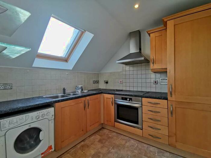 2 Bedroom Flat To Rent In Rosslyn Crescent, Harrow, HA1