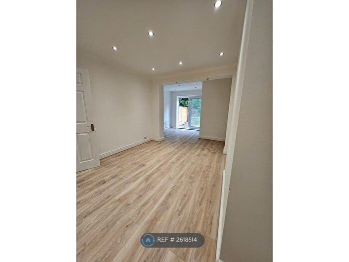 3 Bedroom Terraced House To Rent In De'arn Gardens, Mitcham, CR4