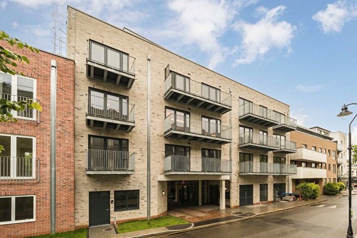 2 Bedroom Flat For Sale In Warwick Road, Ealing, W5