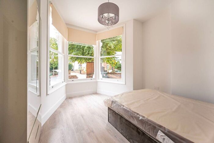 3 Bedroom Flat To Rent In Hampton Road, Forest Gate, London, E7