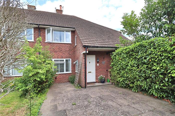 2 Bedroom Maisonette For Sale In Rydes Close, Woking, Surrey, GU22