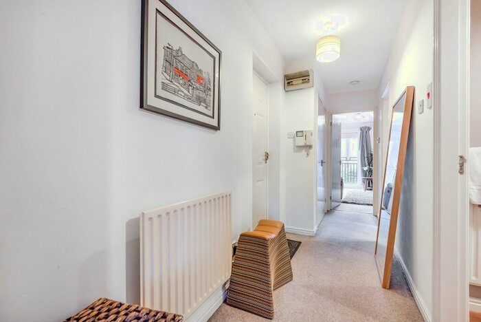 1 Bedroom Flat To Rent In North Park Road, Park Court, HG1