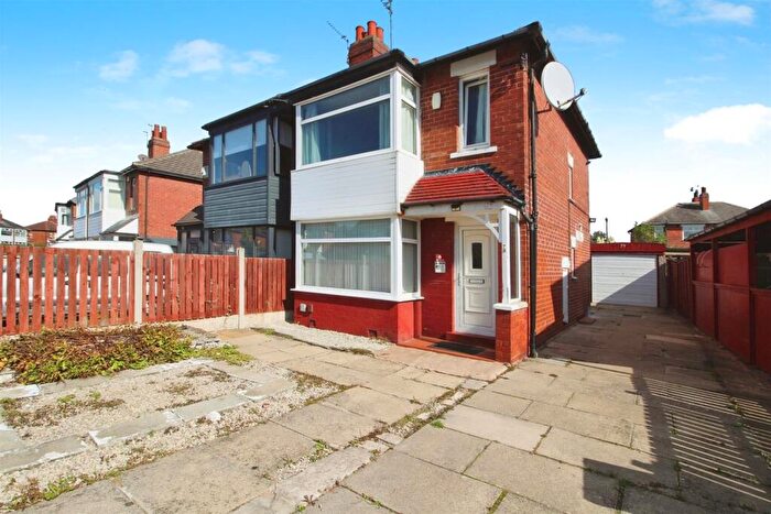 3 Bedroom Semi-Detached House To Rent In The Oval, Leeds, LS14
